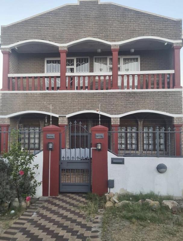 5 Bedroom Property for Sale in Rylands Western Cape